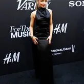 Sabrina Carpenter голая #2171