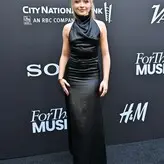 Sabrina Carpenter голая #2184
