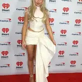 Sabrina Carpenter голая #2203