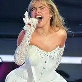 Sabrina Carpenter голая #2341