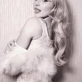 Sabrina Carpenter голая #2357
