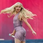 Sabrina Carpenter голая #2404