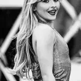 Sabrina Carpenter голая #2465