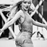 Sabrina Carpenter голая #2470