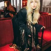 Sabrina Carpenter голая #2478