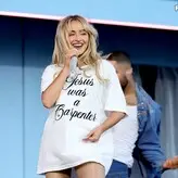 Sabrina Carpenter голая #2582