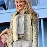 Sabrina Carpenter голая #2611