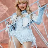 Sabrina Carpenter голая #2616
