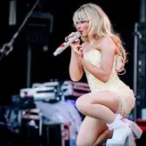 Sabrina Carpenter голая #2707