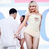 Sabrina Carpenter голая #2716