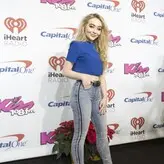 Sabrina Carpenter голая #2760