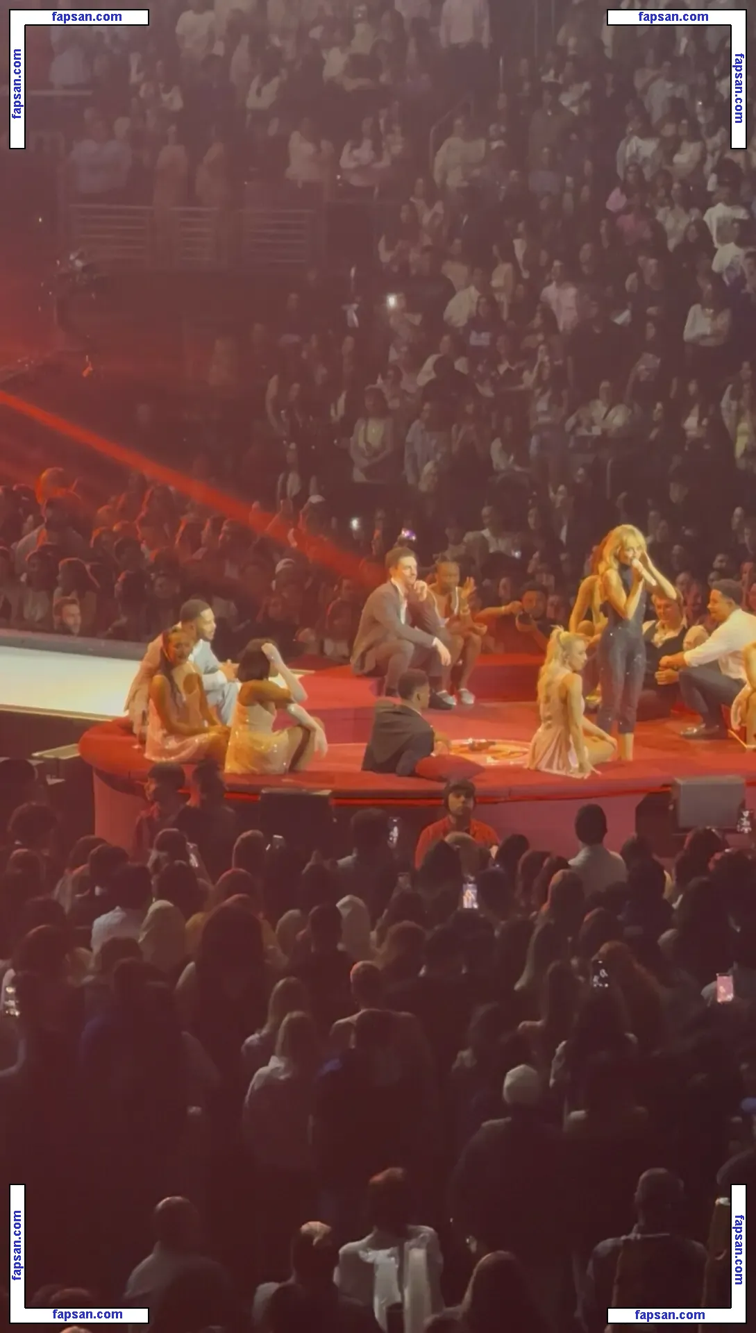 Sabrina Carpenter голая фото #4022 с Онлифанс