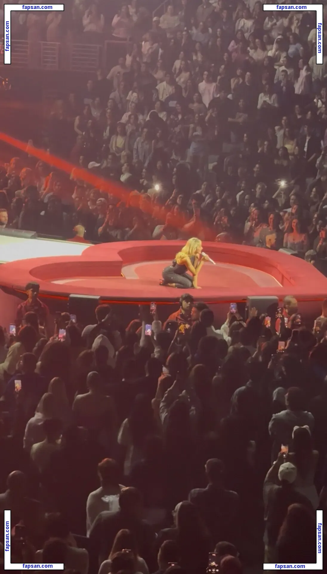 Sabrina Carpenter голая фото #4023 с Онлифанс