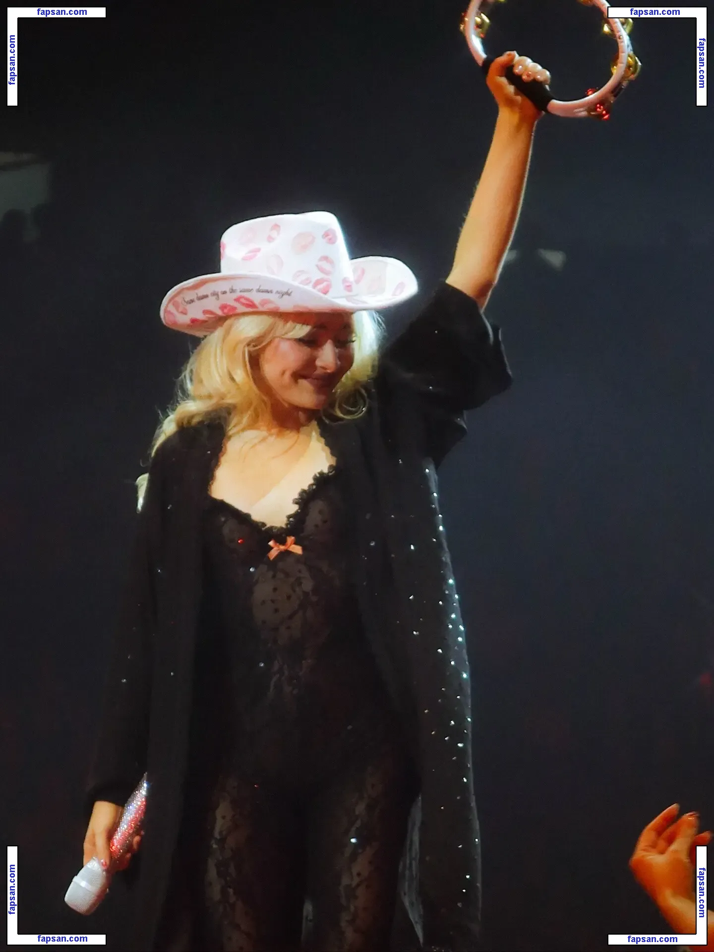 Sabrina Carpenter голая фото #4026 с Онлифанс