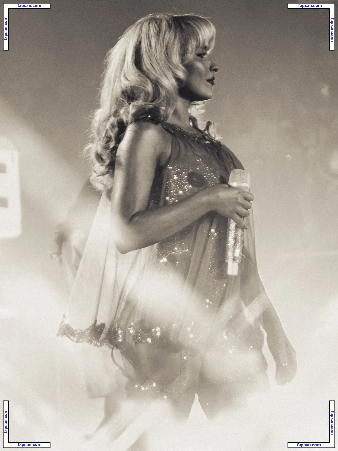 Sabrina Carpenter голая фото #4030 с Онлифанс