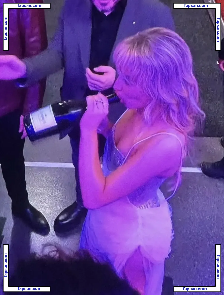 Sabrina Carpenter голая фото #4097 с Онлифанс