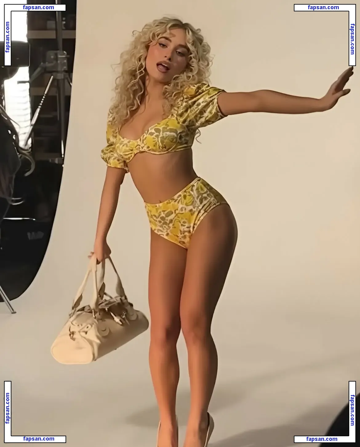 Sabrina Carpenter голая фото #4098 с Онлифанс