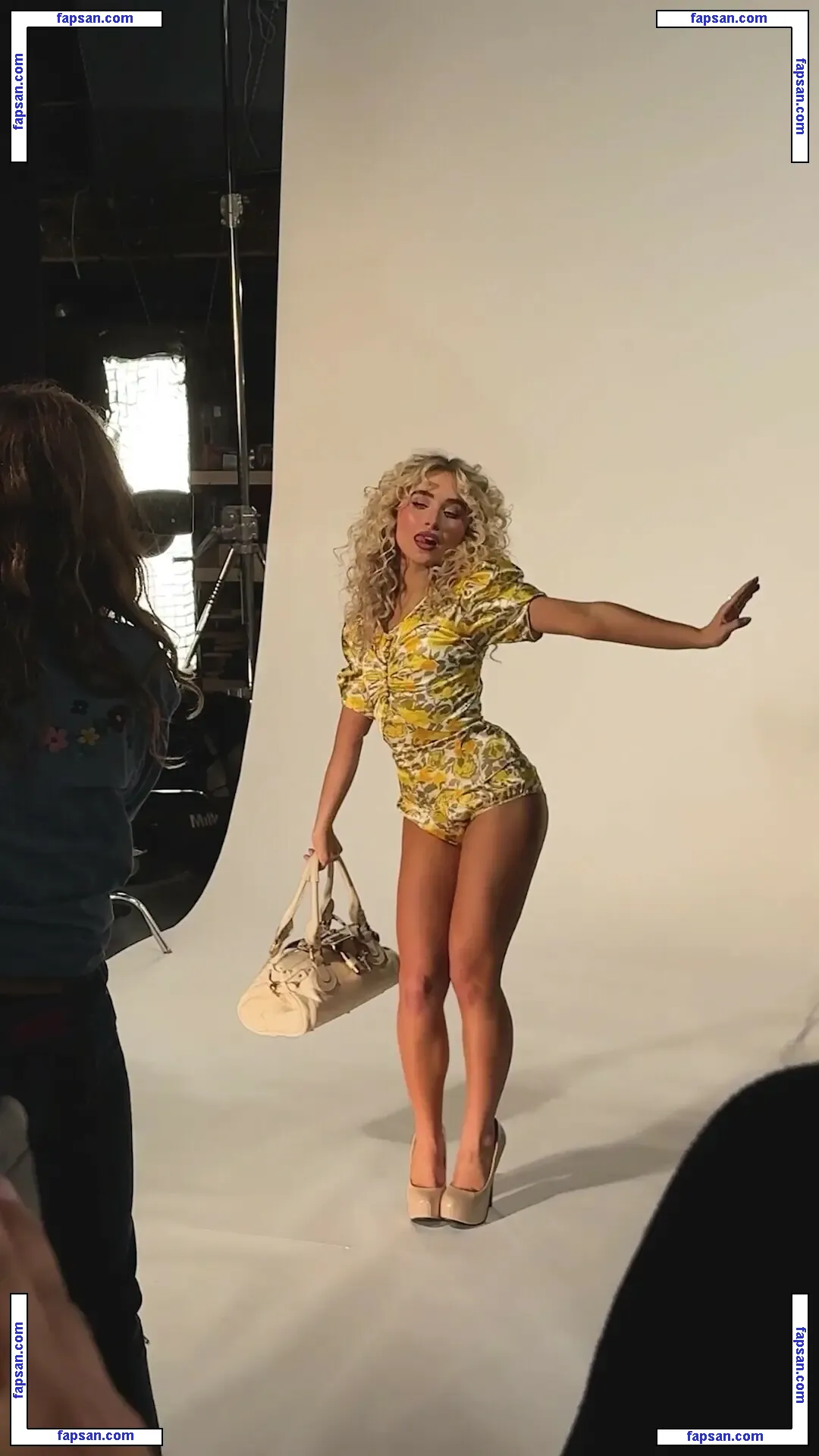 Sabrina Carpenter голая фото #4099 с Онлифанс