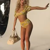 Sabrina Carpenter голая #4098