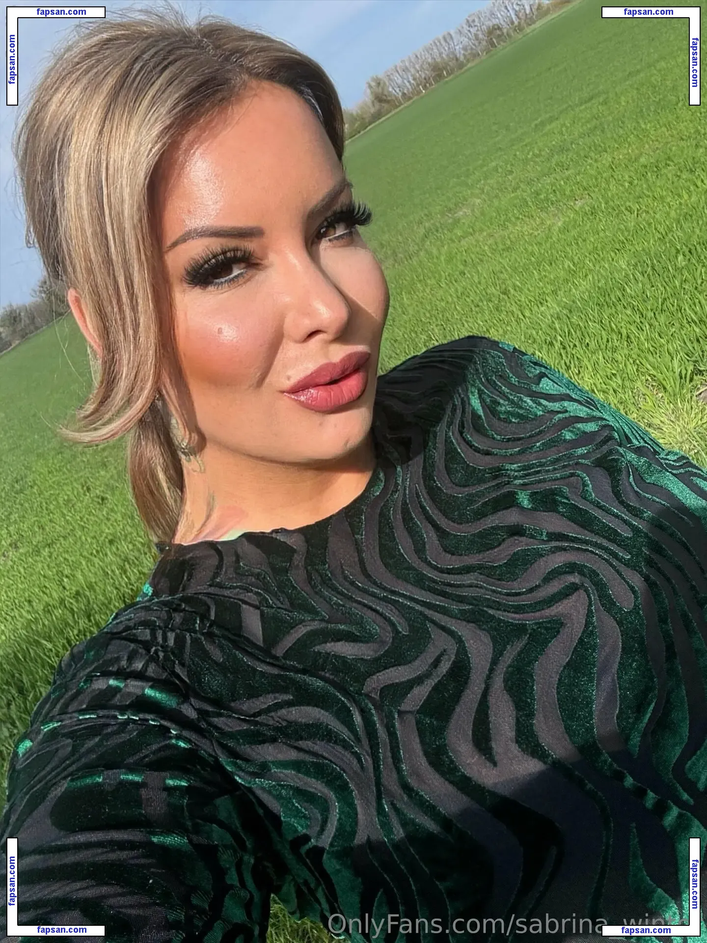 sabrina_winter nude photo #0004 from OnlyFans