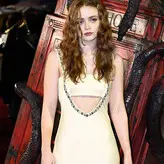 Sadie Sink голая #1006