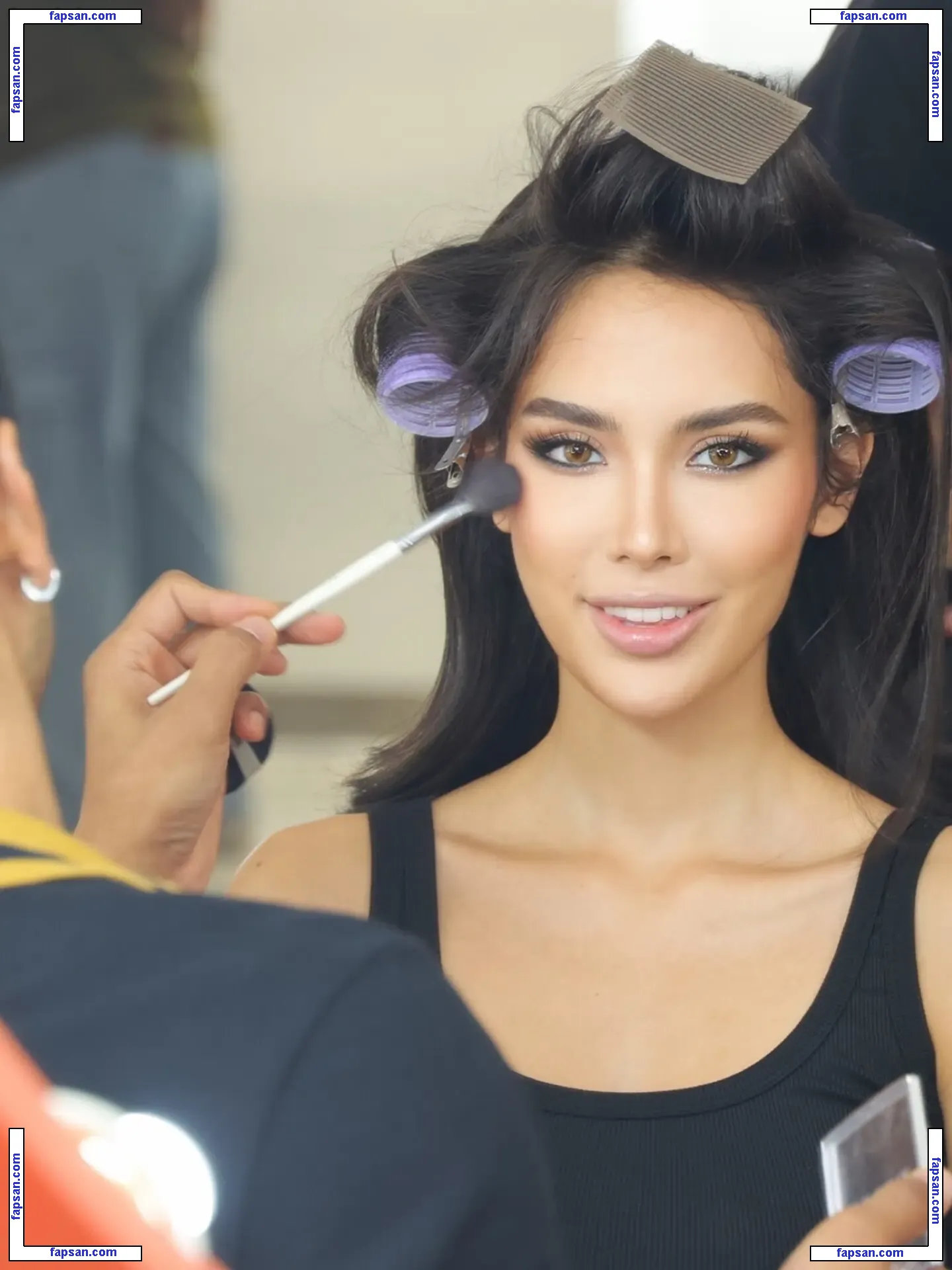 Saffron Maya Snook голая фото #0009 с Онлифанс