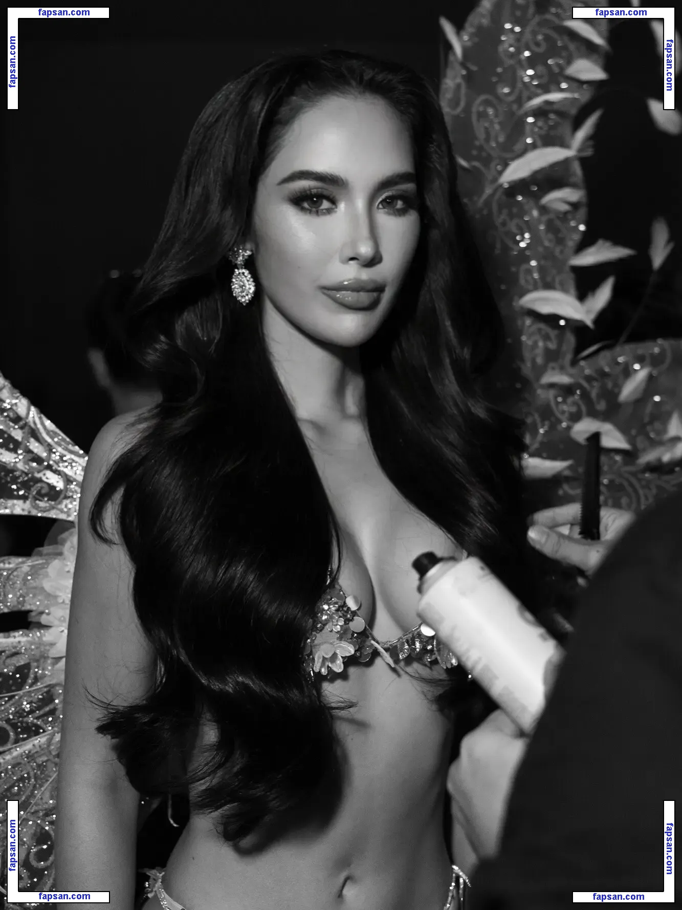 Saffron Maya Snook голая фото #0016 с Онлифанс