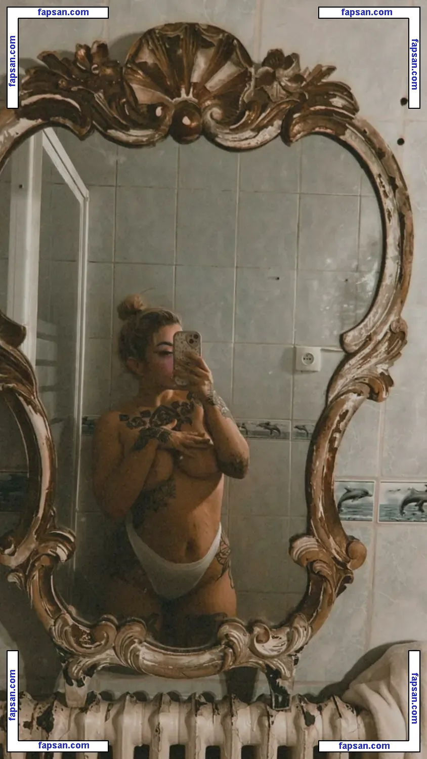 Saintemarnie nude photo #0002 from OnlyFans