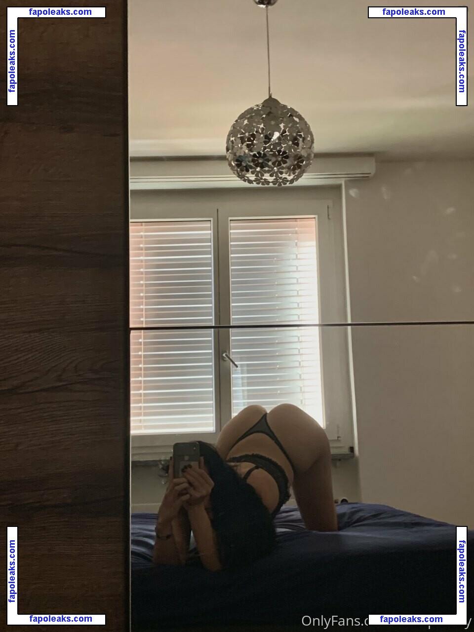 Saintpussey / sacred_vagina nude photo #0003 from OnlyFans