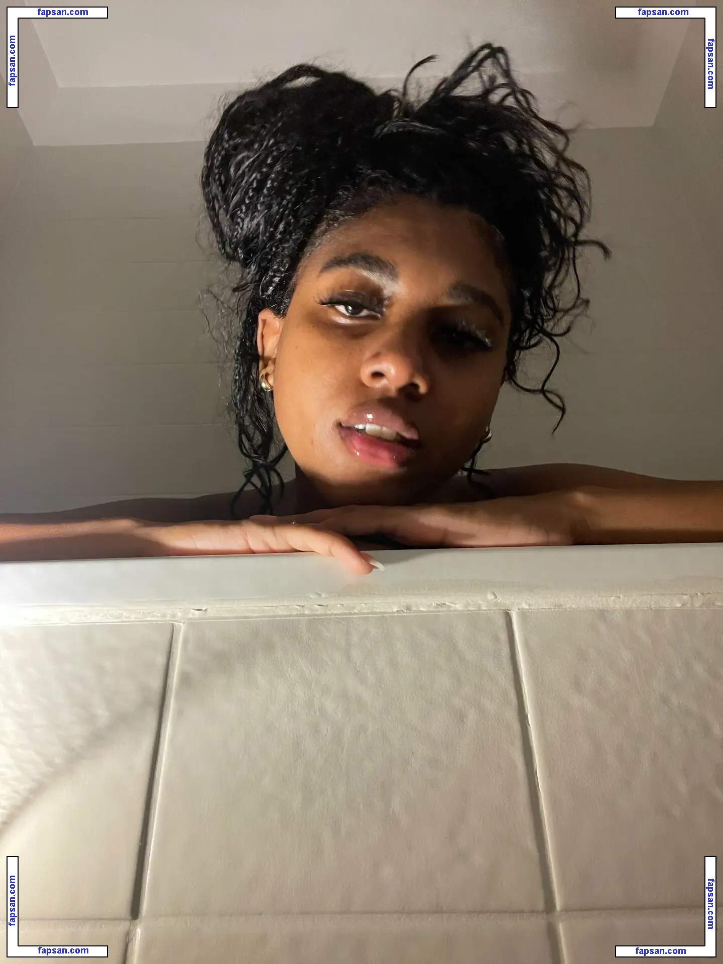 saintziya голая фото #0014 с Онлифанс