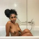 saintziya голая #0008