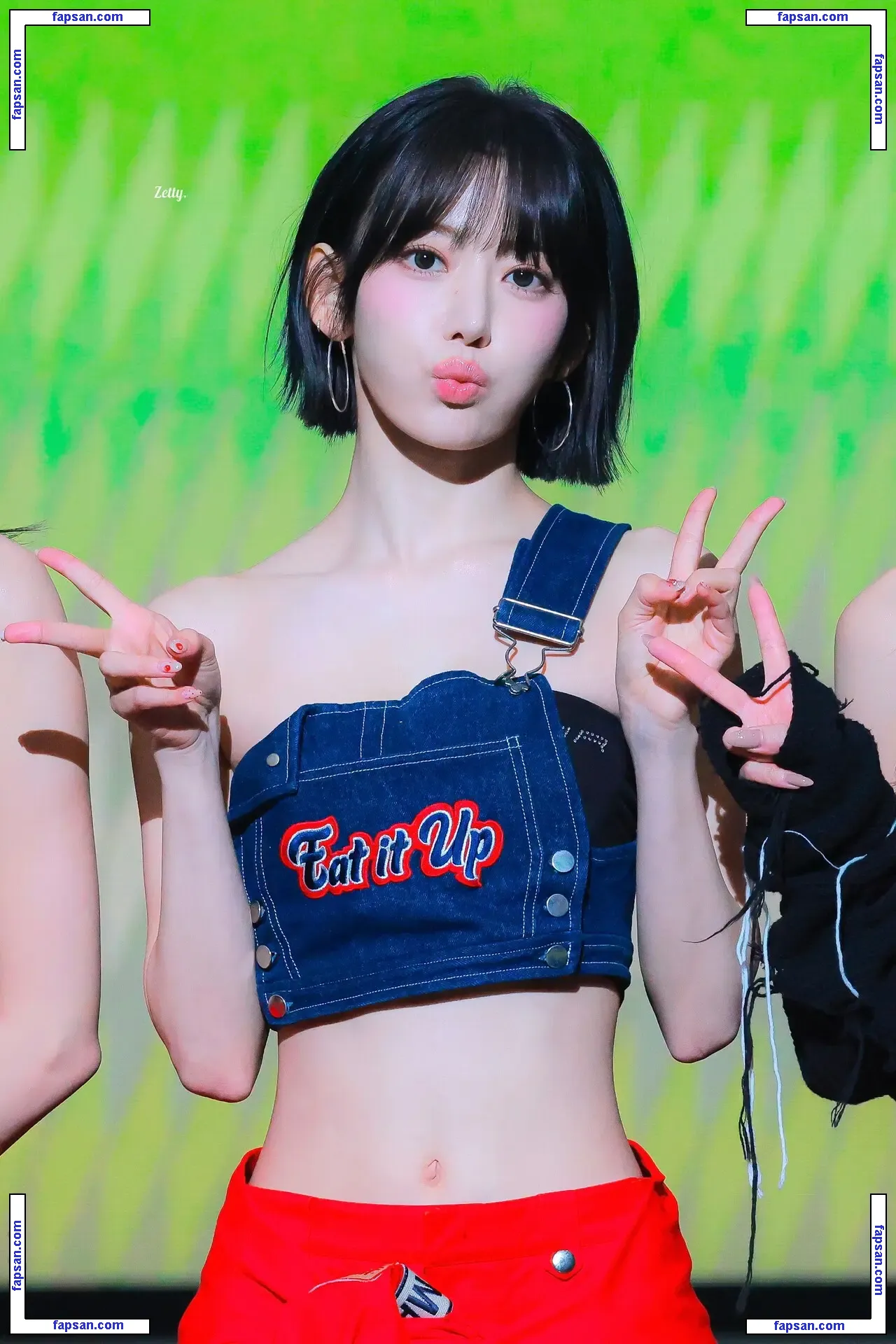 Sakura Miyawaki 宮脇 咲良 nude photo #0038 from OnlyFans