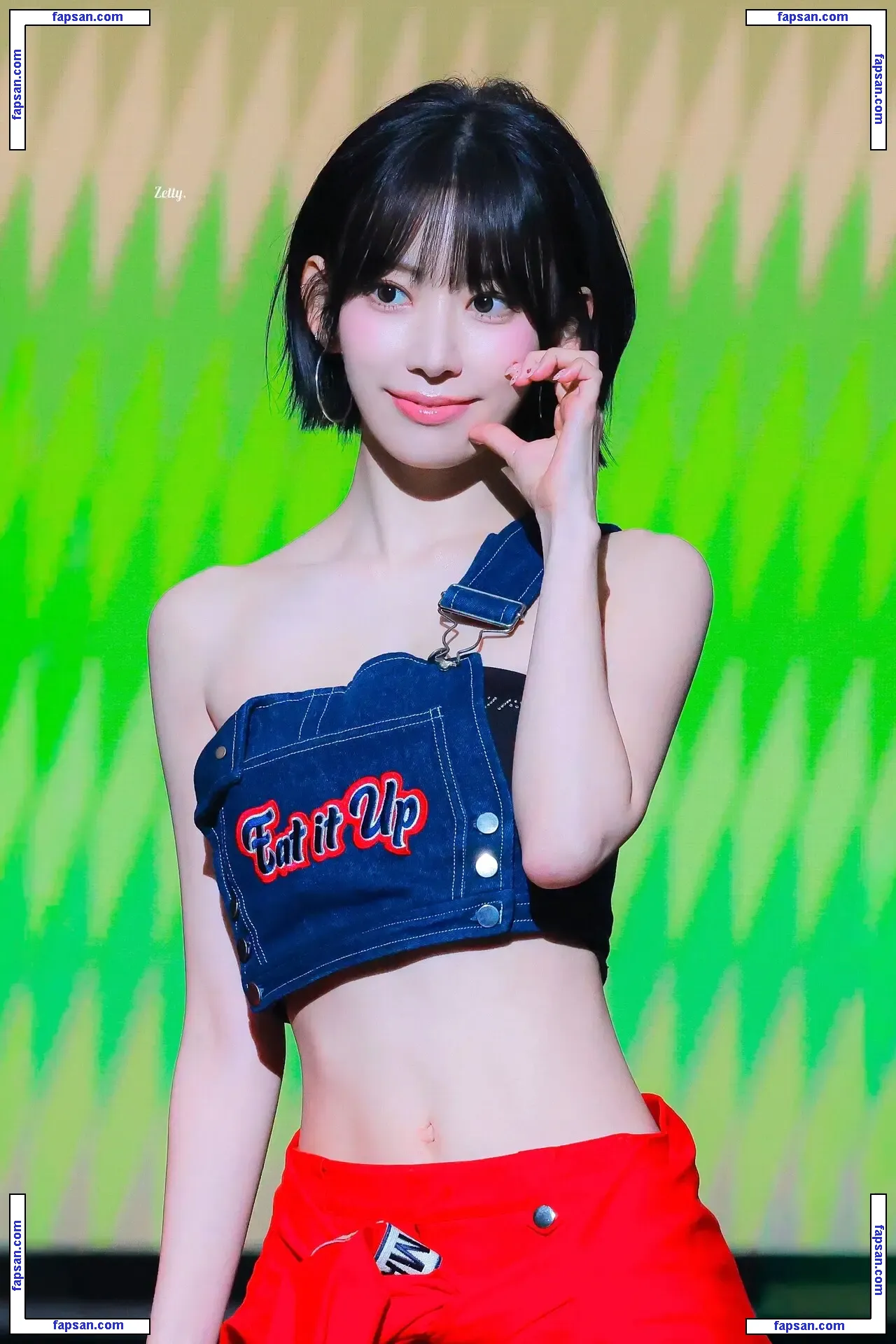 Sakura Miyawaki 宮脇 咲良 nude photo #0039 from OnlyFans