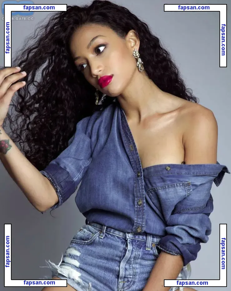 Samantha Logan nude photo #0005 from OnlyFans