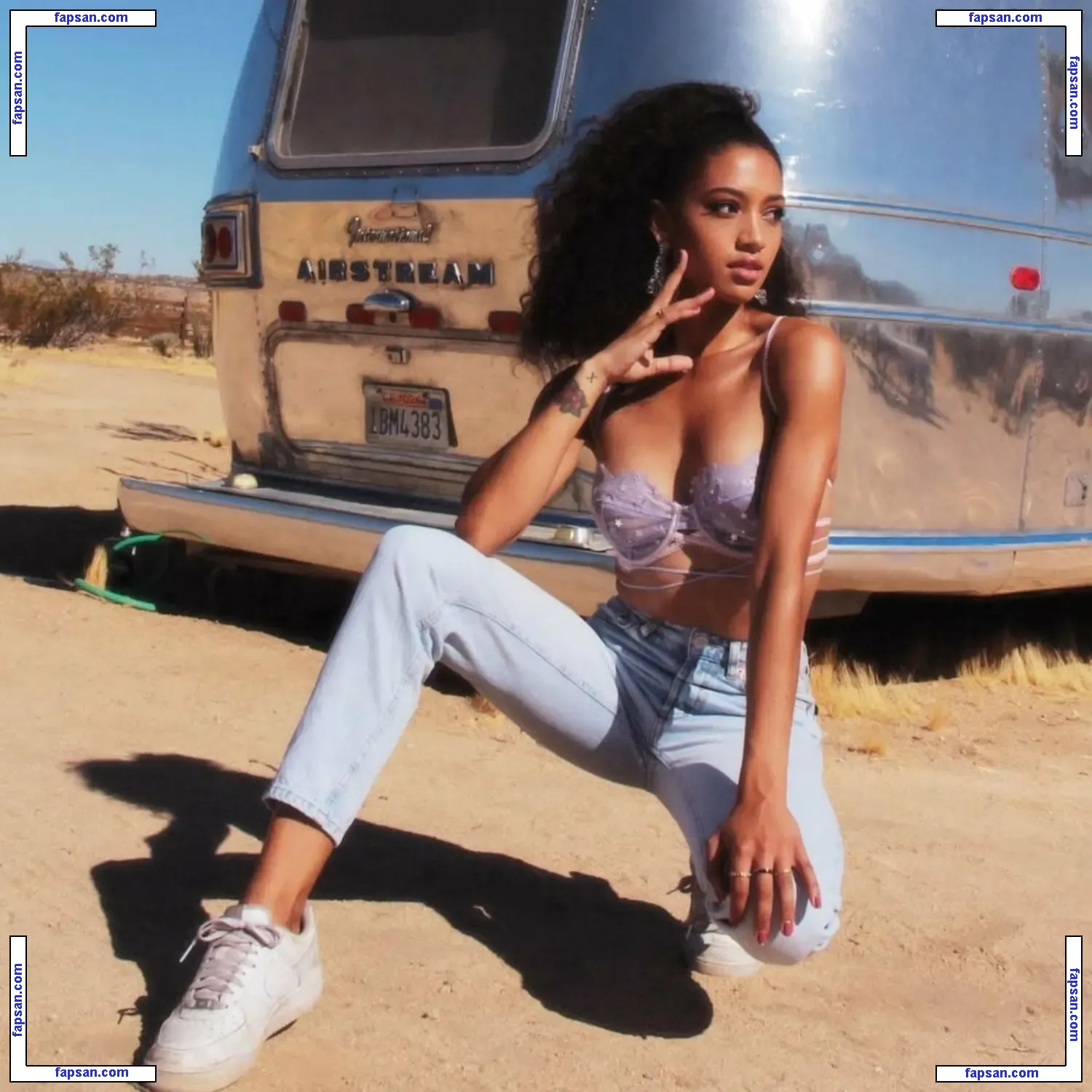 Samantha Logan nude photo #0006 from OnlyFans