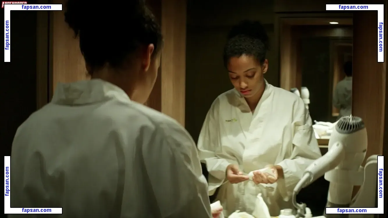 Samantha Logan nude photo #0008 from OnlyFans