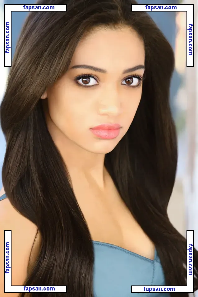 Samantha Logan nude photo #0013 from OnlyFans