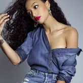 Samantha Logan nude #0005