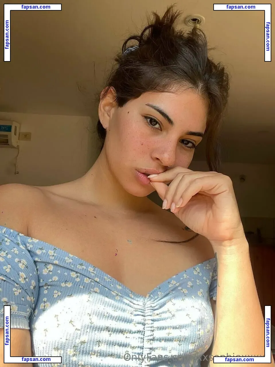 samhy.venn голая фото #0003 с Онлифанс