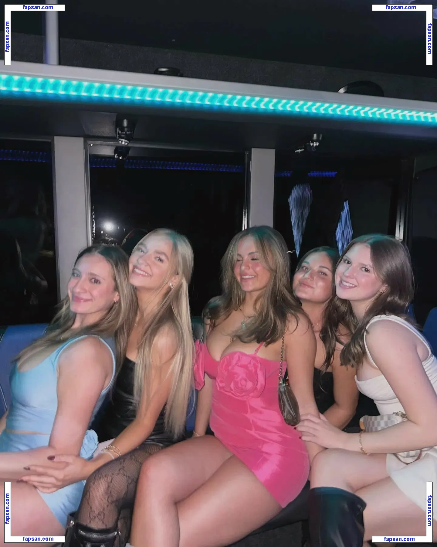 Sara Bella Harris голая фото #0020 с Онлифанс