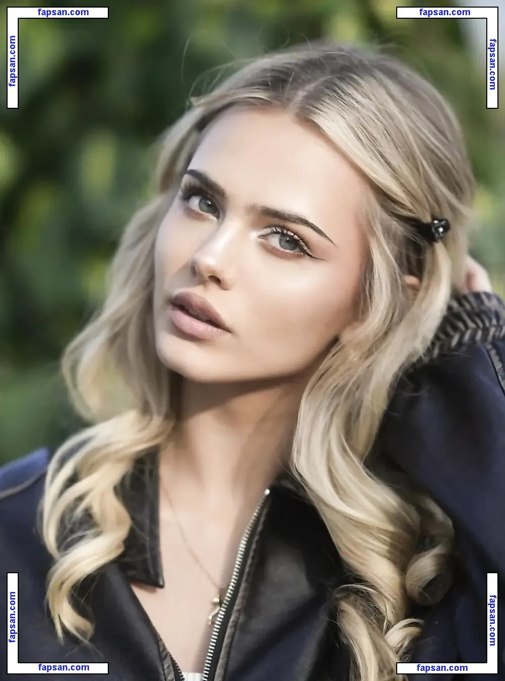 Sara Crumbleleg nude photo #0025 from OnlyFans