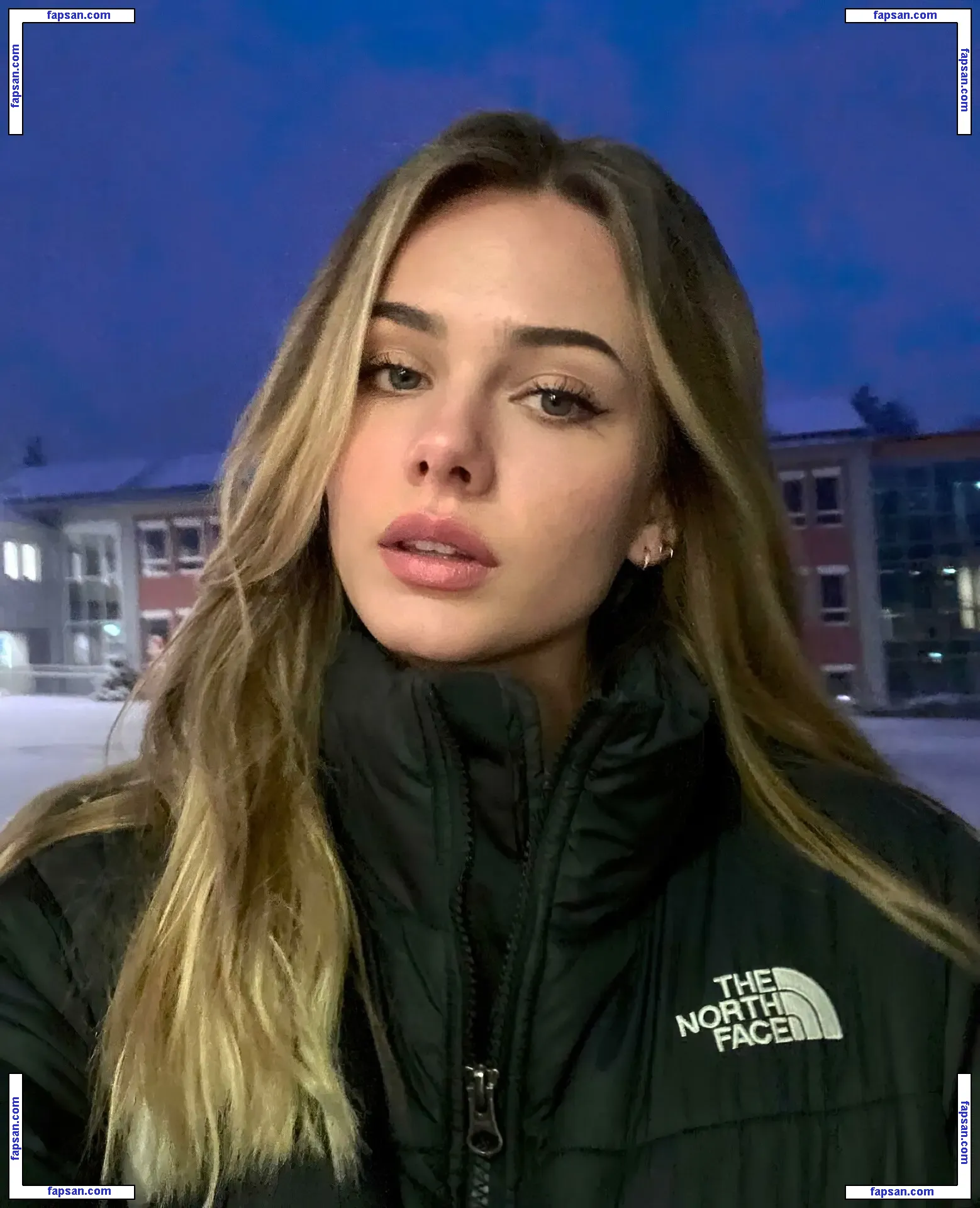 Sara Crumbleleg nude photo #0031 from OnlyFans