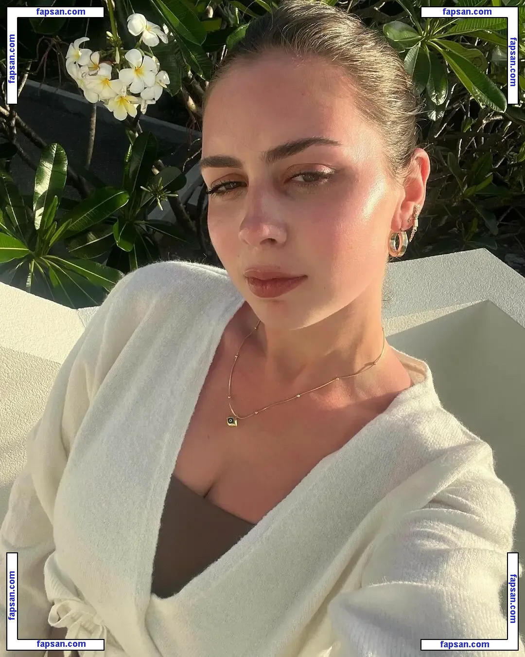 Sara Farrelll nude photo #0003 from OnlyFans