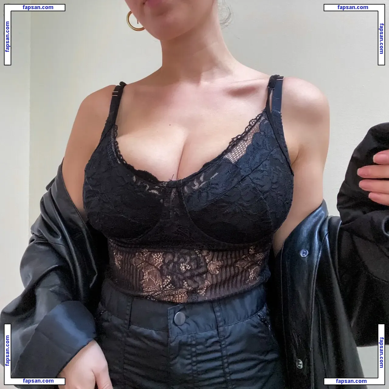 Sara Farrelll nude photo #0005 from OnlyFans