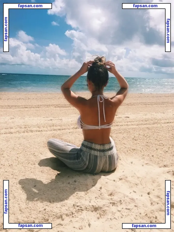 Sara Farrelll nude photo #0017 from OnlyFans