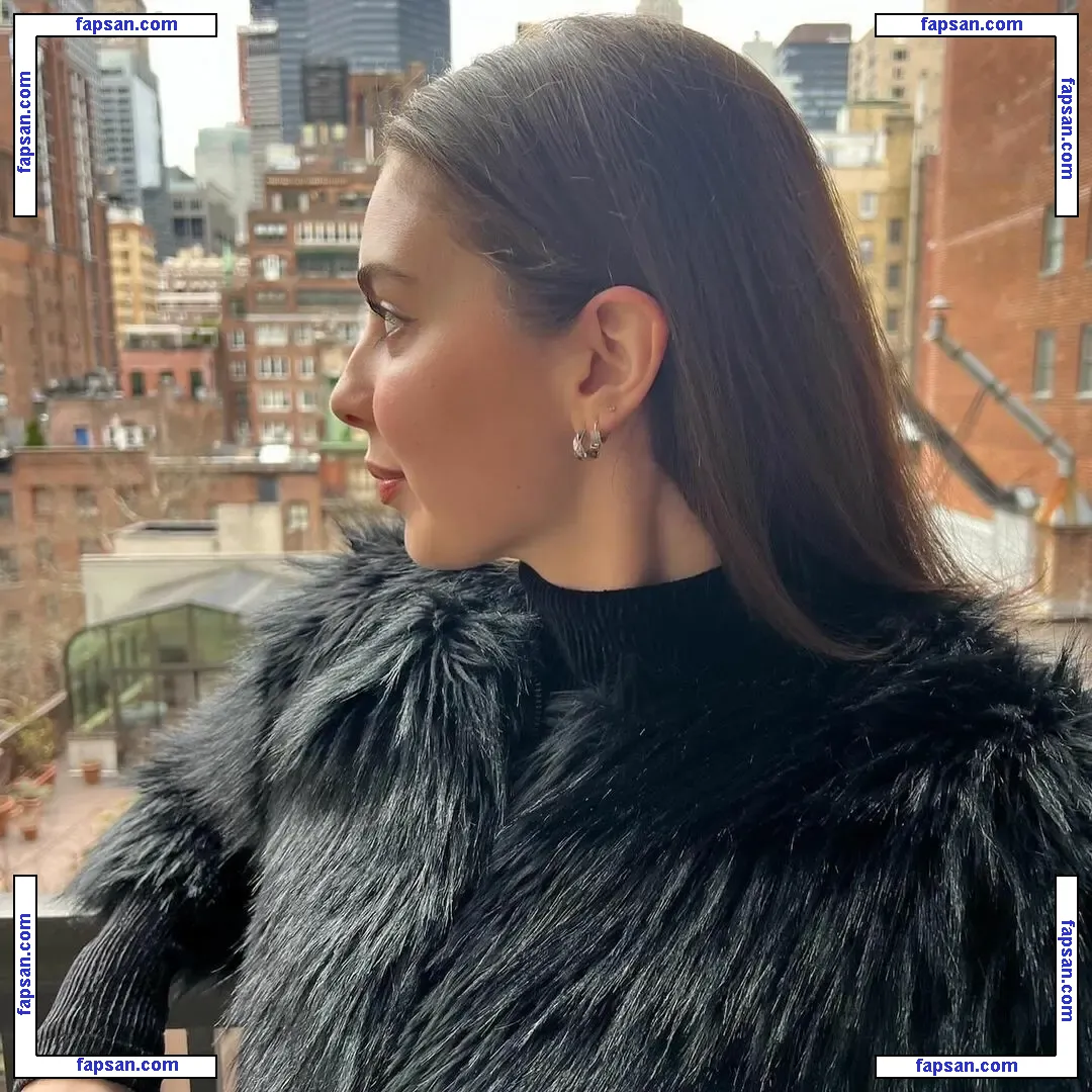 Sara Farrelll nude photo #0018 from OnlyFans