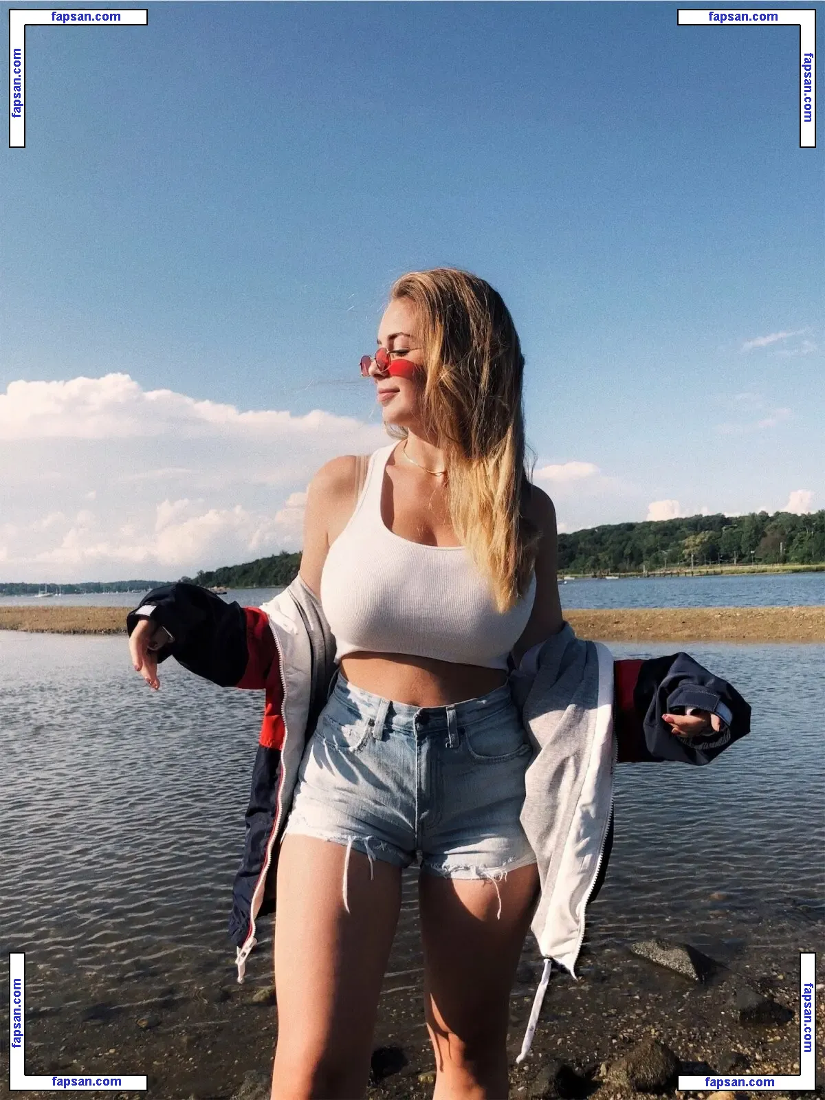 Sara Farrelll nude photo #0020 from OnlyFans