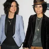 Sara Gilbert голая #0002