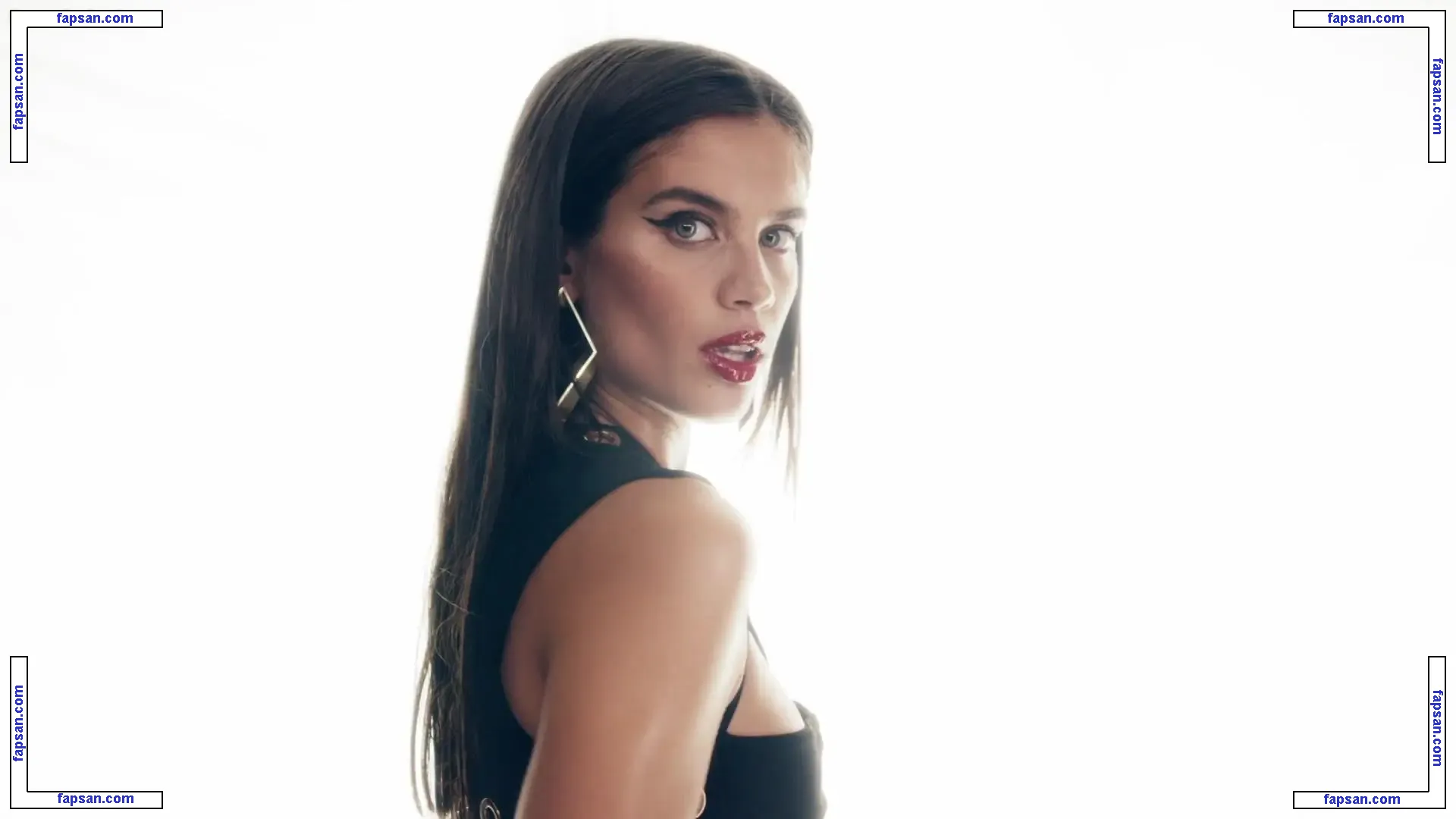 Sara Sampaio nude photo #0484 from OnlyFans