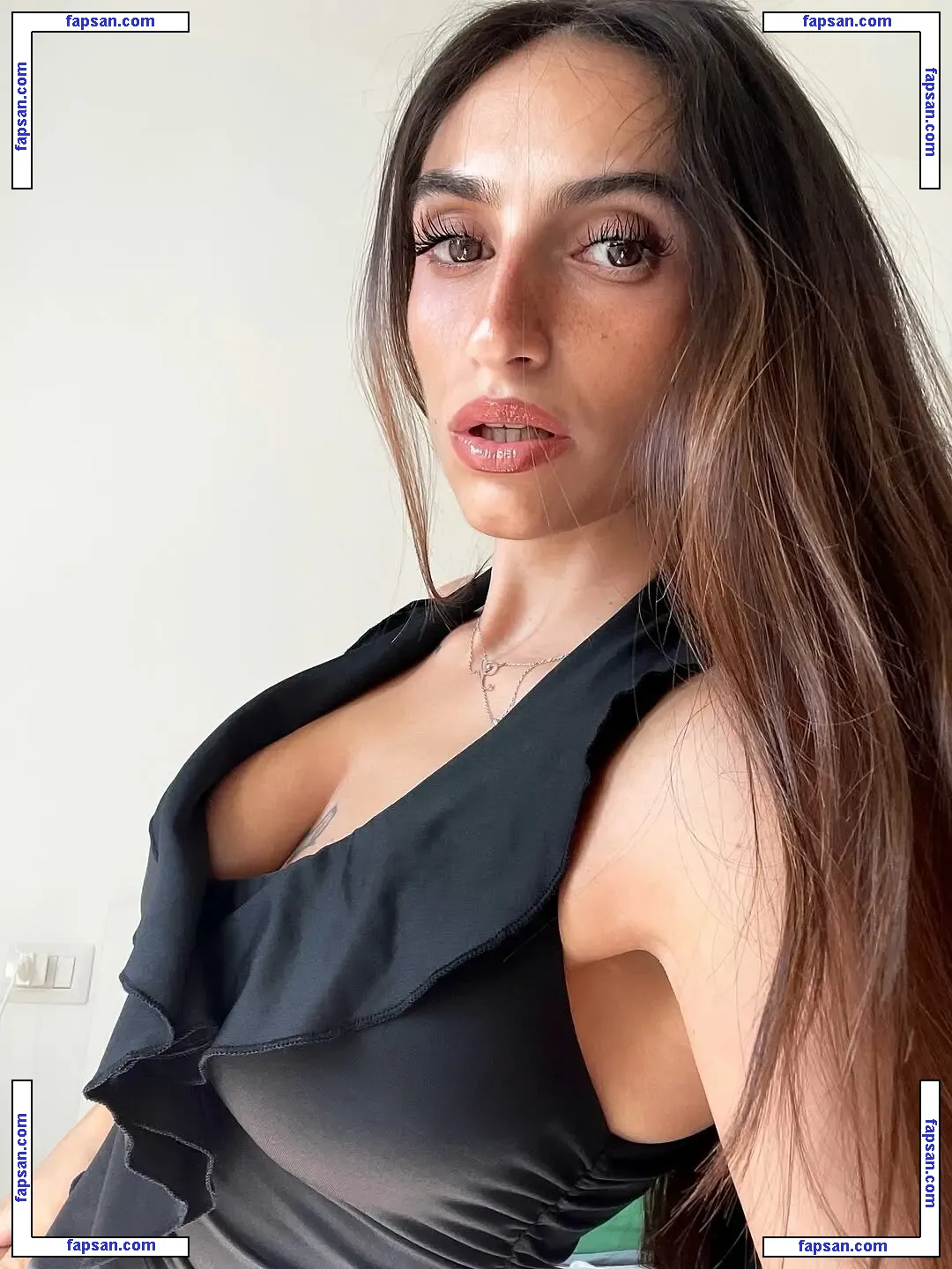 Sara Secciss nude photo #0052 from OnlyFans